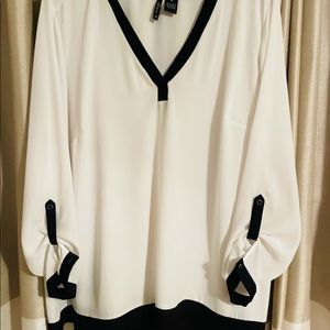 New Directions blouse, white/black. Long sleeves.